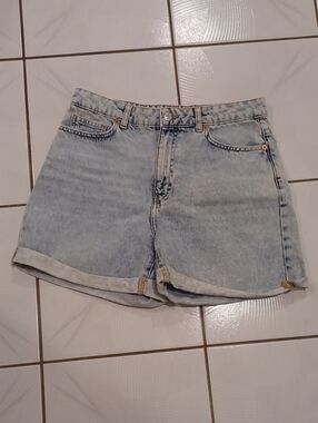 4/$80 Light Blue Rolled-Hem Acid-Wash Jean Shorts - Size 10